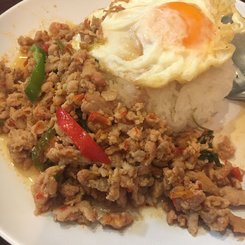 ガイパットガパオラーカオ(ティーヌン赤坂店)