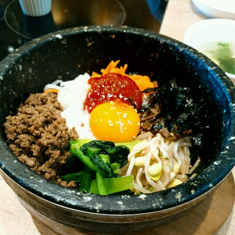 石焼きビビンバ(韓国料理 bibim’ KITTE博多店)