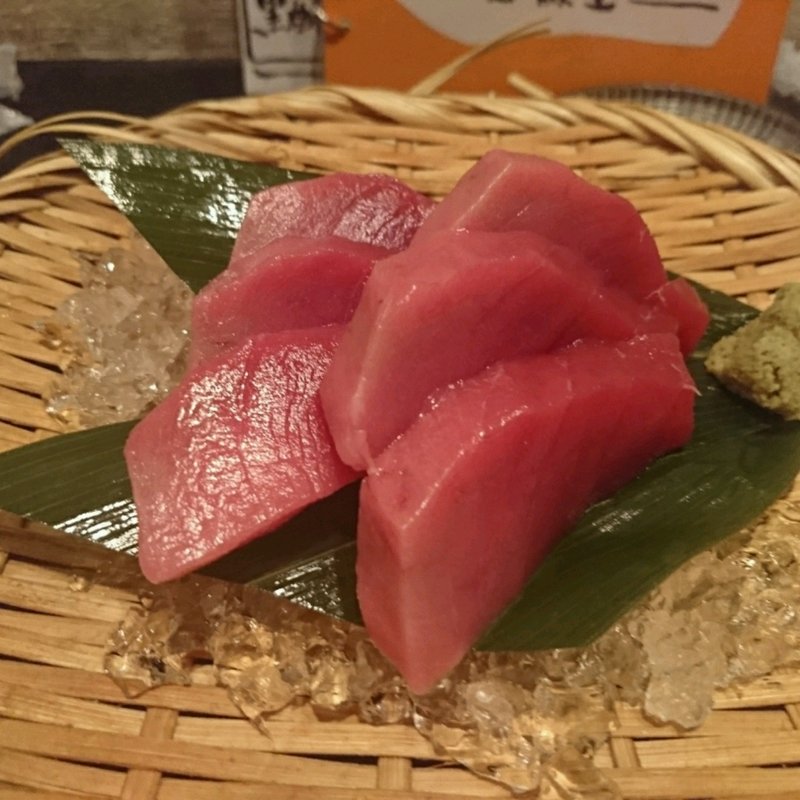 鮪中トロ刺し(創作居酒屋 愁)