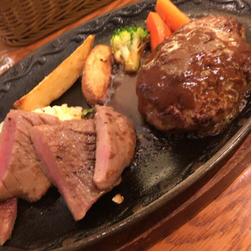 炭火焼牛たん＆黒毛和牛入り炭火焼ハンバーグ(炭火焼グリルカキヤス 大丸梅田店)