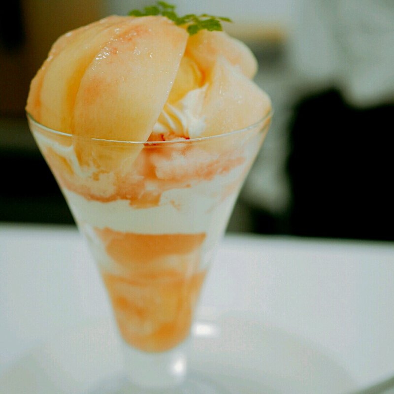 白桃クリームパフェ(成城Le Fruitier)