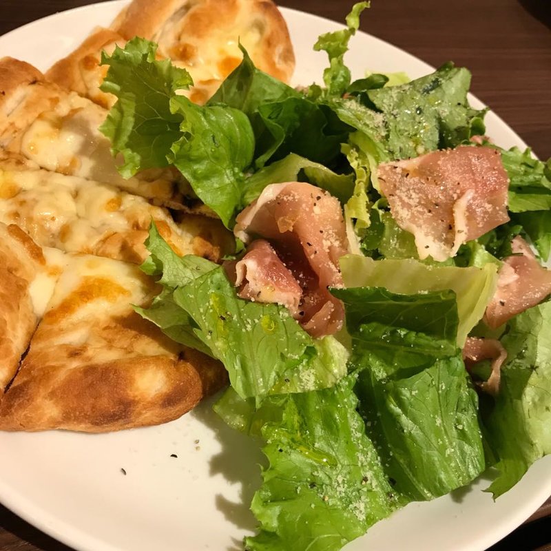 ナンサラダピザ(高倉町珈琲 勝田台店)