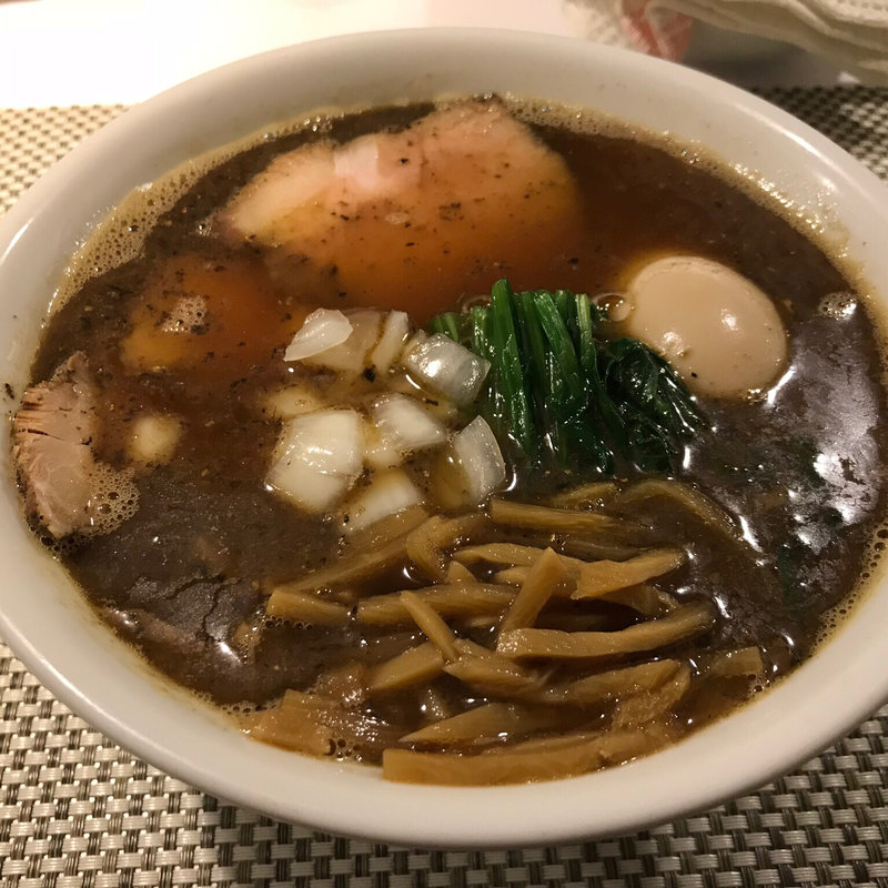 焦がし煮干らぁめんスペシャル(らぁめんや やしげる)