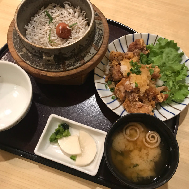 梅しらす釜飯 鶏の唐揚げ〜おろしポン酢〜(やきとり 釜飯 はん ひばりヶ丘パルコ店 )