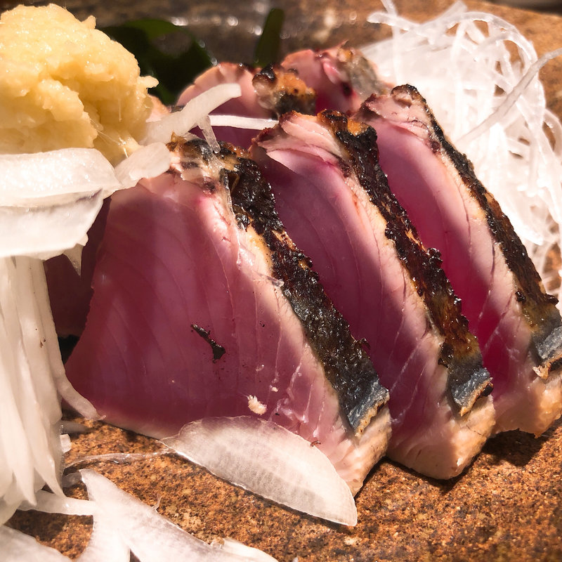 かつおのタタキ(オサカナヤ 魚哲 中目黒店)