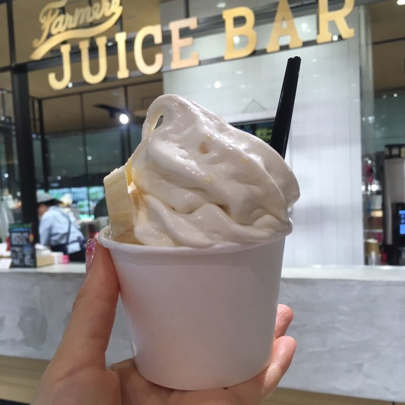バナナソフトクリーム(クイーンズ伊勢丹　Farmer's Juice Barファーマーズジュースバー)