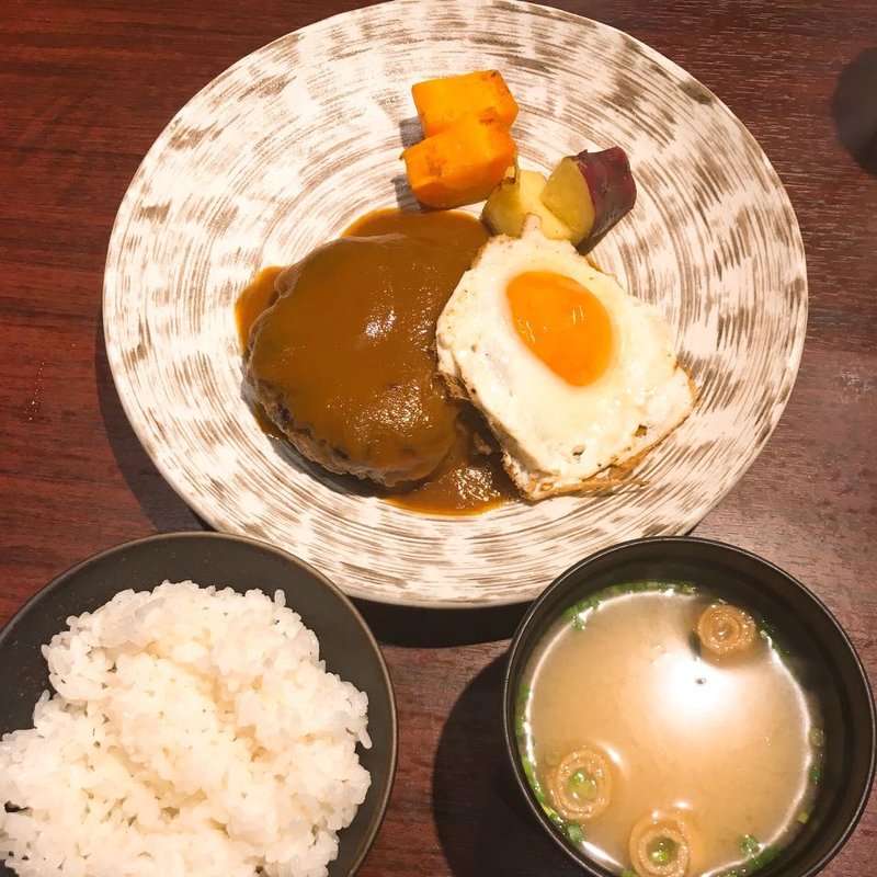 熟成黒毛和牛ハンバーグ(鉄板焼 宮地 豊洲店)