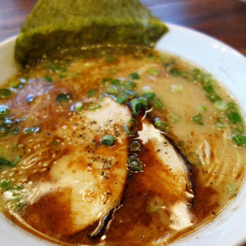 鶏塩黒マー油入りラーメン(濃厚鶏塩白湯ラーメン ほったて小屋)