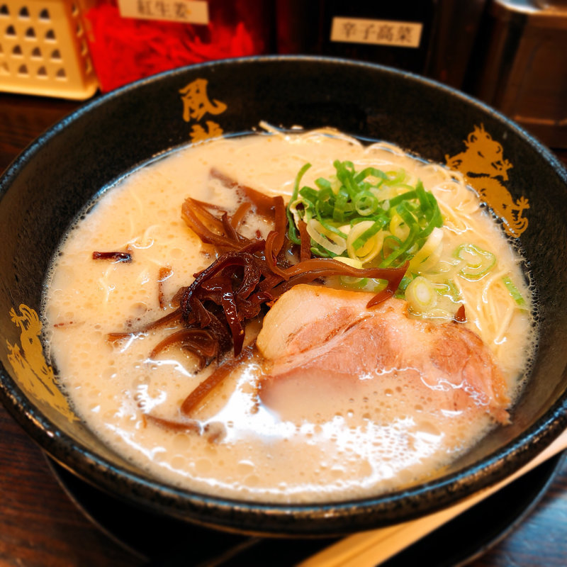 とんこつラーメン(とんこつラーメン博多風龍 明大前店)