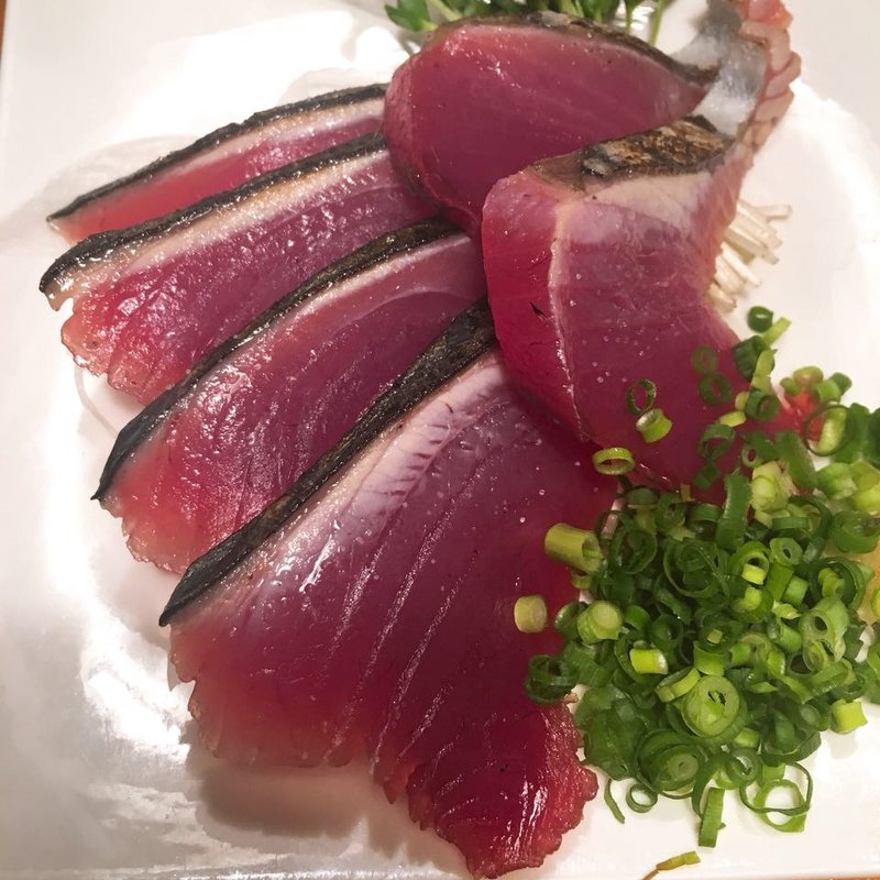 カツオ刺し(立ち飲み ますらお)