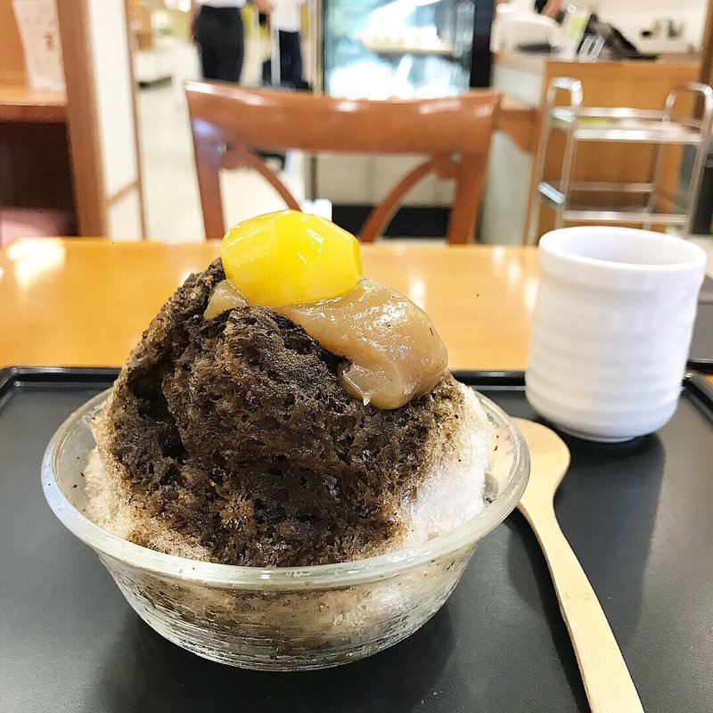 ほうじ茶と栗あんのかき氷(甘味屋幾右衛門 桜井甘精堂 MIDORI長野店 （アマミヤイクエモン）)