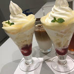 桃のパフェ(フルーツパーラーICHIMAN)