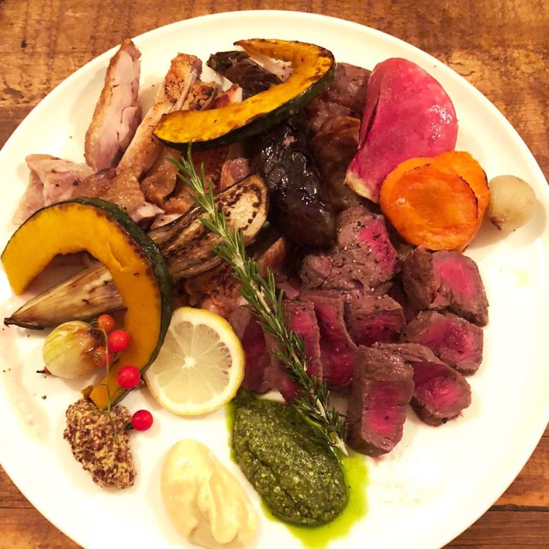  厳選肉と旬野菜のグリル盛り合わせ(T by TAKERU Co.)