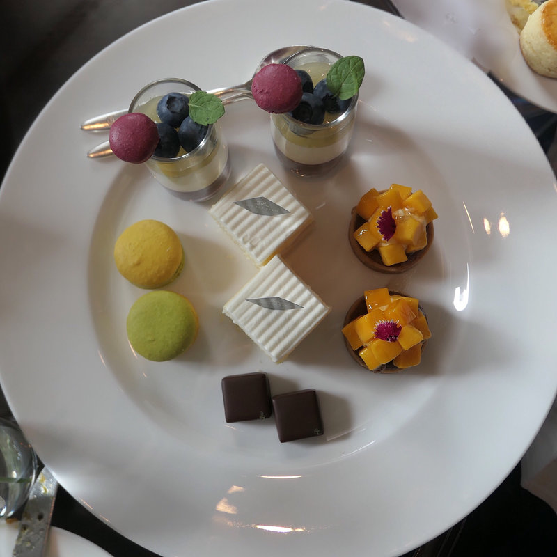 アフタヌーンティーセット（es KOYAMA）(ラ ベデュータ （La Veduta）)