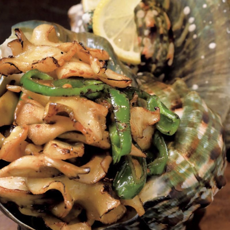 奄美大島夜光貝と舞茸の焦がしバター炒め(焼酎ダイニングさけ工房　心 （焼酎Dining SAKE工房　心　COCORO）)