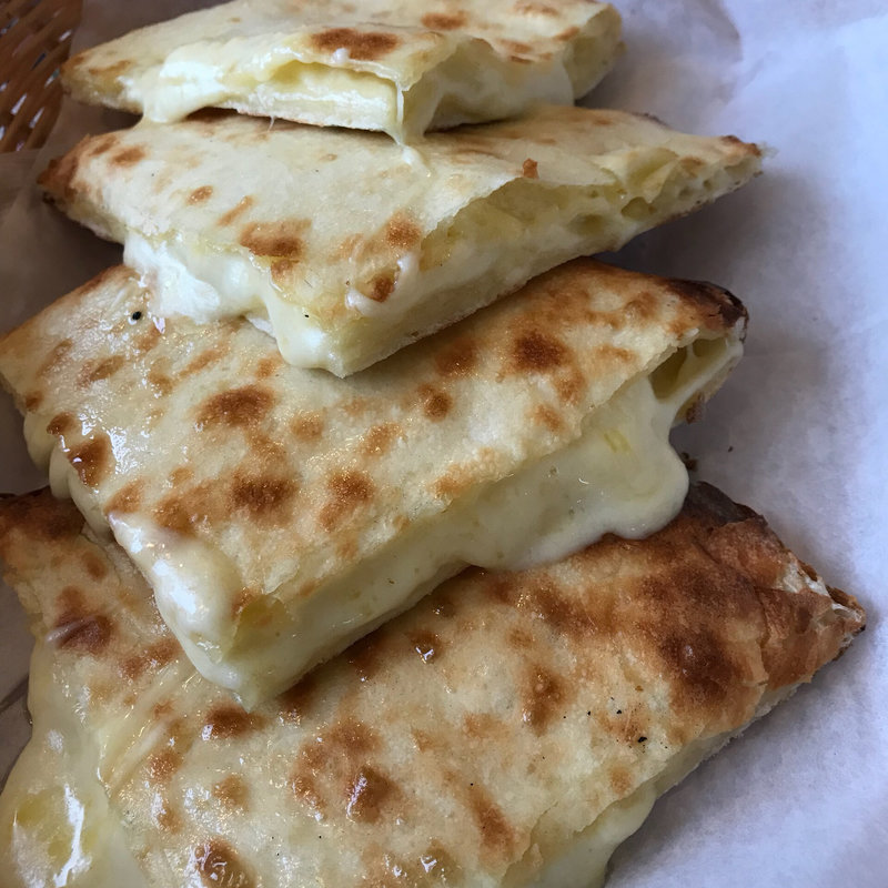 チーズナン(インドダイニング シャルマ)