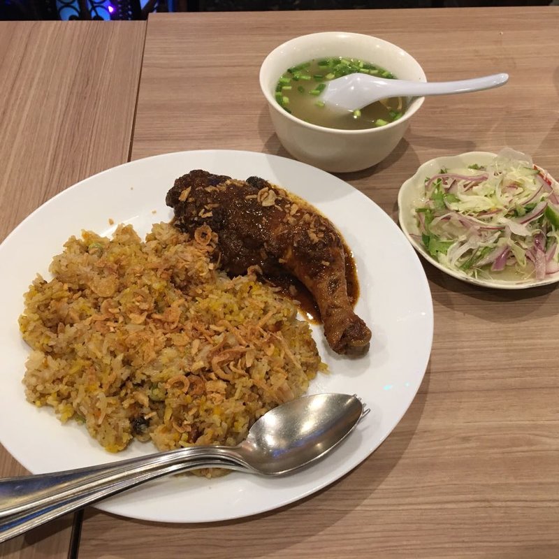 ダンパウ（インド風ミャンマーチキンドライカレー）(ミャ ミィン モ)