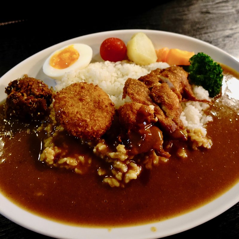 ジャークフライドチキンカレー+ホタテ入りホワイトクリームコロッケ(ジャマイカファイブ （Jamaica5）)