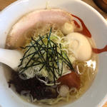 梅の塩ラーメン(らーめん月の兎影 （ラーメンツキノトカゲ）)