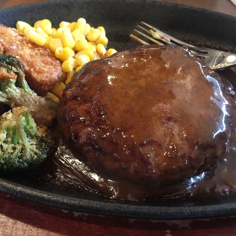 ハンバーグ(ネコスタイル)