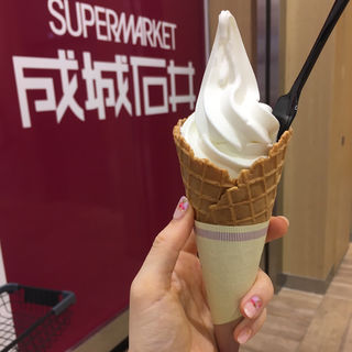 成城石井牛乳の自家製ソフトクリーム(SEIJOISHII STYLE トリエ京王調布店)