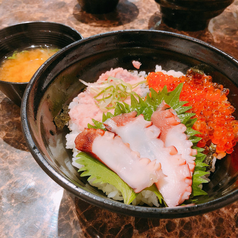 3種丼 (ネギトロ・タコ・イクラ)(よって家 )
