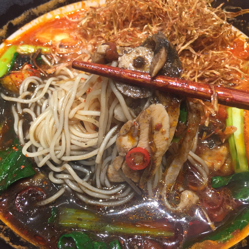 イカ墨ブラック アラビアータトマト麺(太陽のトマト麺 新宿東宝ビル店)