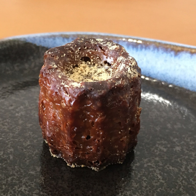 黒糖のカヌレ(洋菓子店slow)