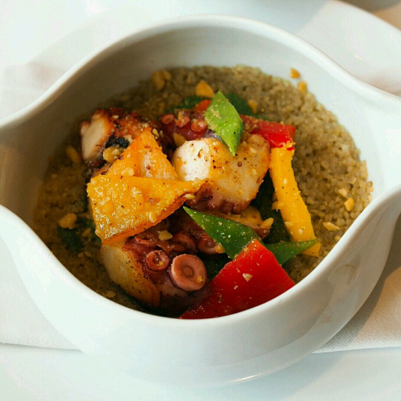 キヌアのクックポット タコ パプリカ ルッコラとクルミ(ブノワ)