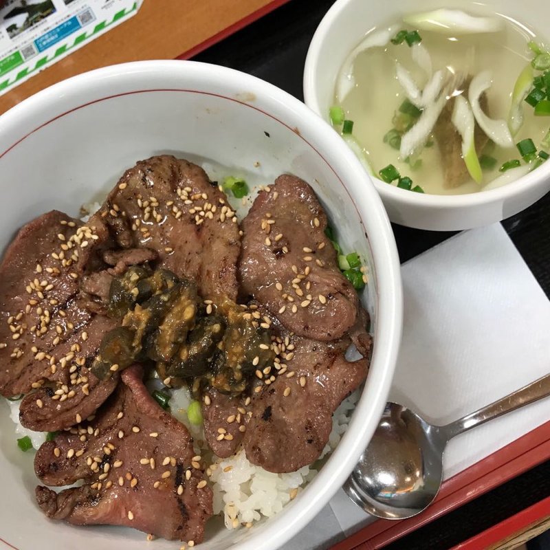 牛たん麦めし丼(牛たん麦めし屋 梵天丸 （ぼんてんまる）)