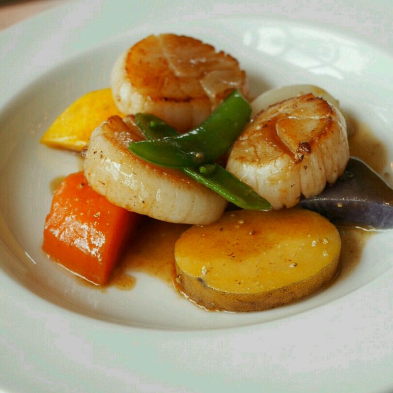 帆立貝のソテー 季節の野菜(ブノワ)