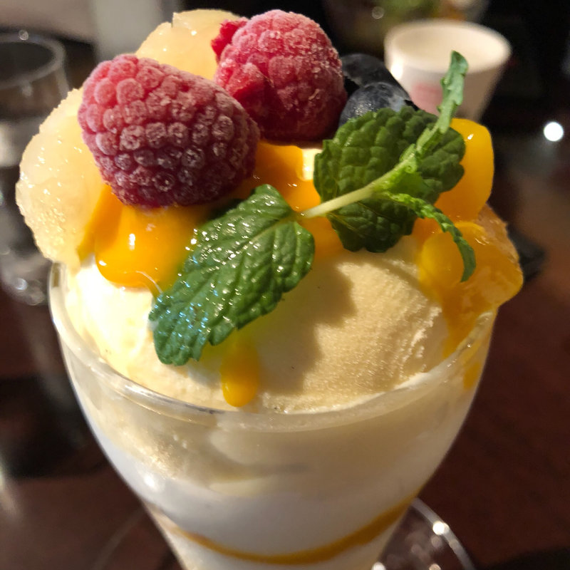 マンゴーパフェ(レストラン＆ラウンジ eu （ゆう）)
