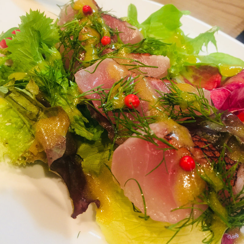 真鯛のサラダ風(おーどぶるハウス)