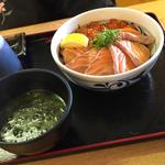 海の親子丼(マルトモ水産 鮮魚市場 )