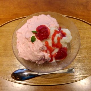 苺のかき氷(カユ デ ロワ （CAYU des ROIS）)