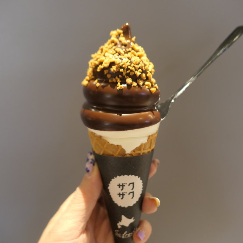 ザクザクソフトチョコディップコーン(クロッカンシュー ザクザク ルクア大阪店)