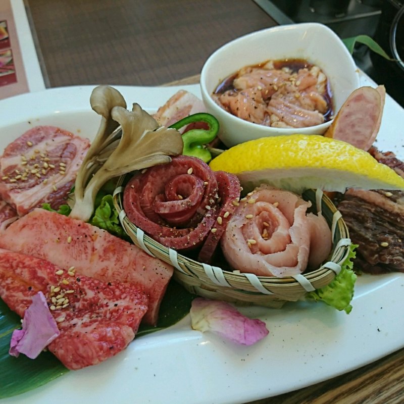 shun Happy(8品)セット(JUICY DISH 焼肉南大門)