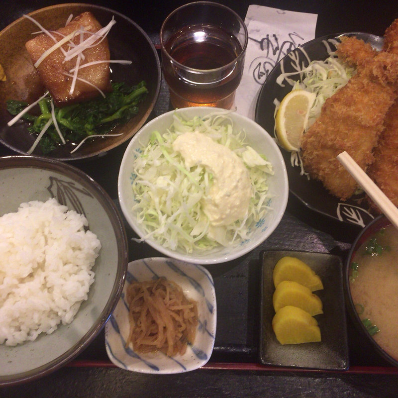 角煮とイカフライの定食(魚と肴 わぶ)