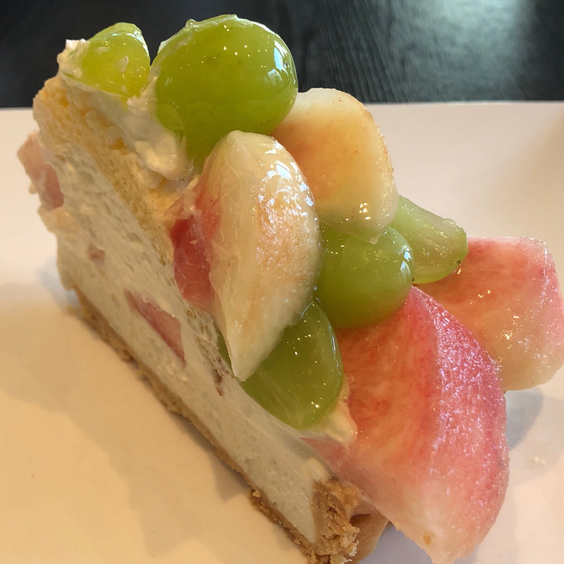 桃とシャインマスカット(カフェコムサ 京阪シティモール店)