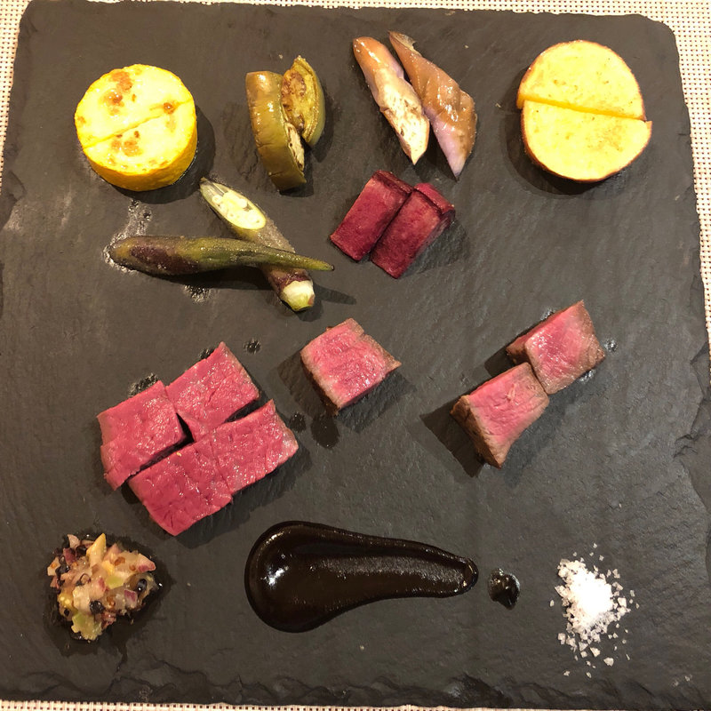 鹿児島黒毛和牛シャトーブリアンのステーキと鎌倉野菜の鉄板焼き(SIZZLE)