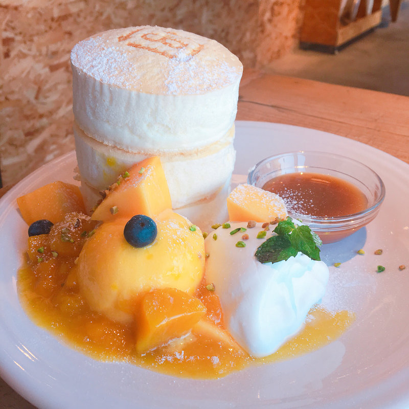 国産フルーツのパンケーキ(マンゴー)(BURN SIDE ST CAFE CRAFT KITCHEN✕台湾カステラ 黄白白(ファンパイパイ)くずは店)