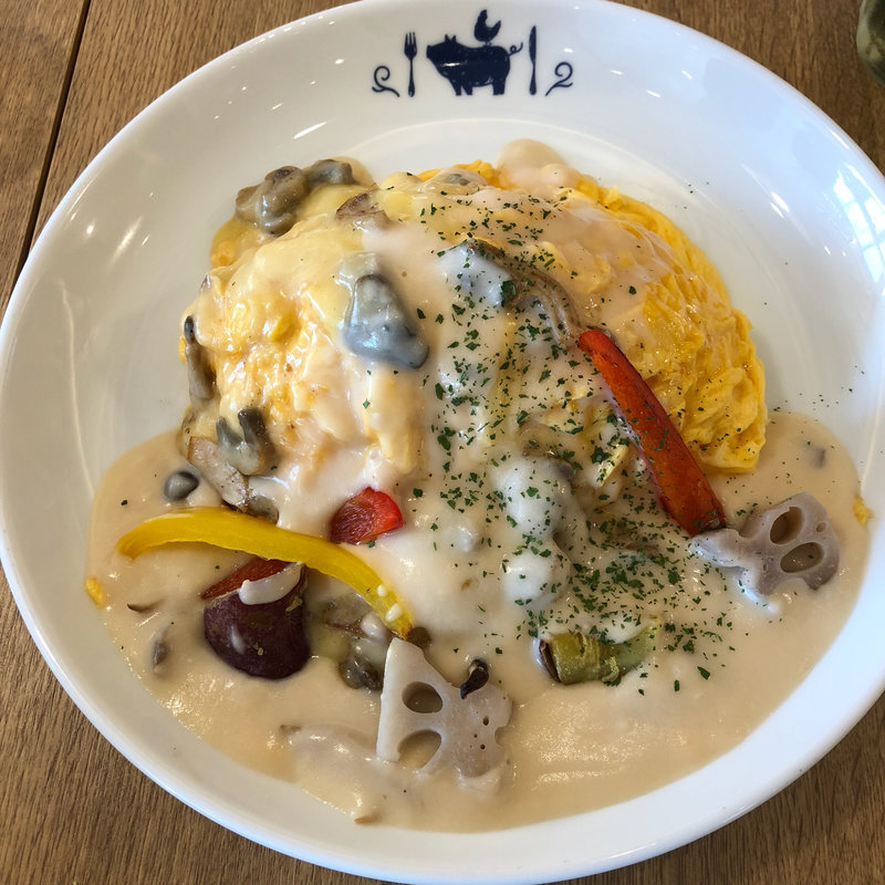 きのこ&チーズのオムライス(クリームソース)(鉄板ビストロ ハレのや)
