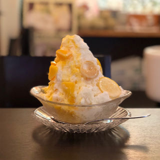 自家製はちみつづけレモンミルク氷と完熟マンゴーミルク氷のハーフ&ハーフ(カフェ レオパード)