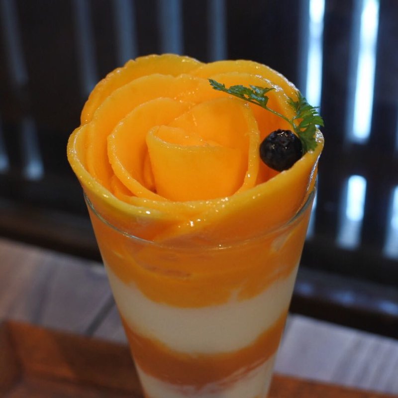 ローズマンゴーパフェ(くらしき桃子 倉敷本店 )