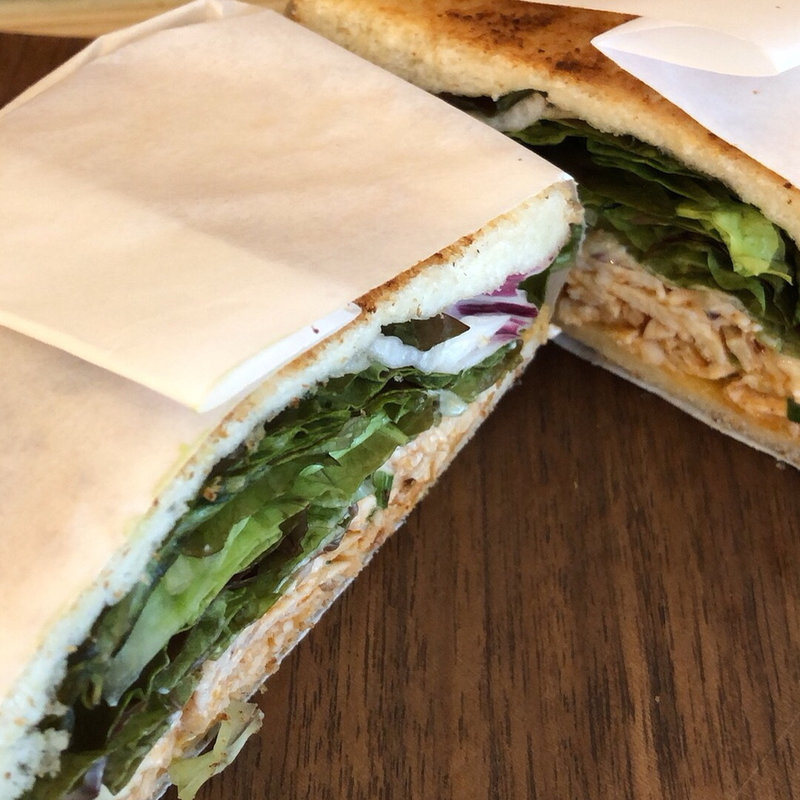 日替わりホットチキン(トーストサンドイッチバンブー)