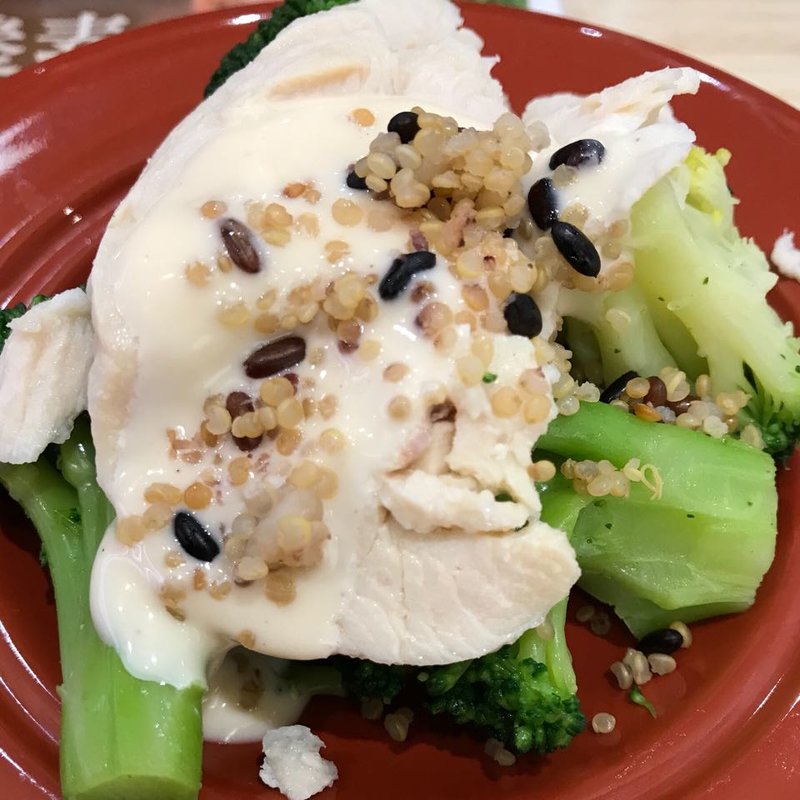 ブロッコリーとチキンのキヌアサラダ(無添くら寿司 金沢入江店 )