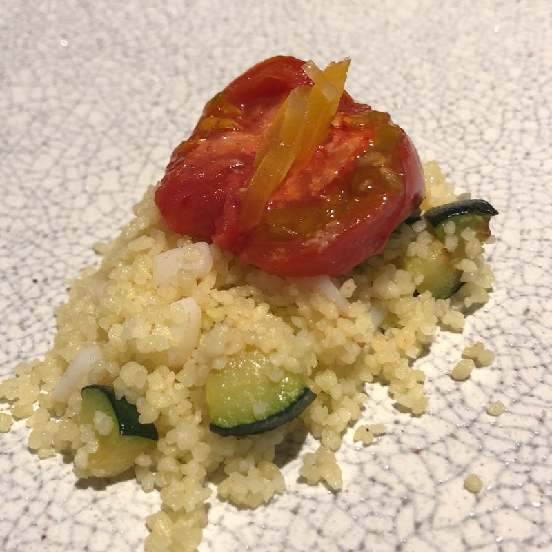 シュガートマトのサラダ クスクスを添えて(ドラゴンバーガー)