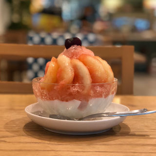 まるごと桃の氷パフェ(ママン （maman）)