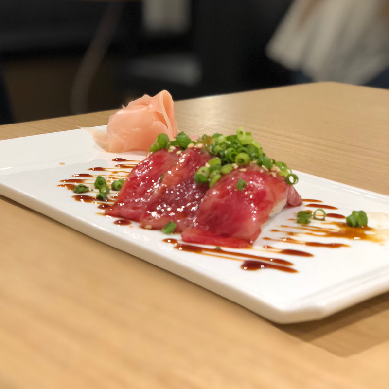 黒毛和牛の炙り握り(焼肉 とんび 栄住吉店)