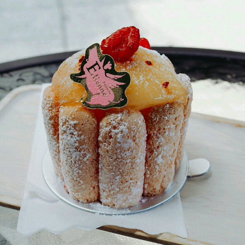 桃シャルロット(パティスリー エチエンヌ)